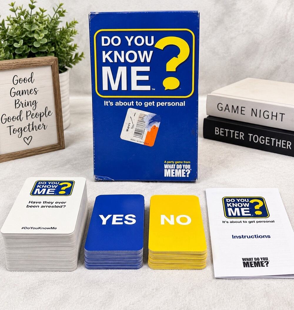 Do You Know Me? Party Game What Do You Meme? 17+ 2-8 Players Complete